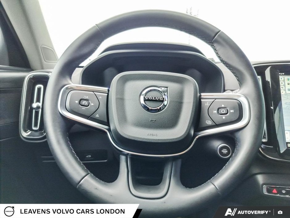 2025 Volvo XC40 PLUS DARK THEME-13