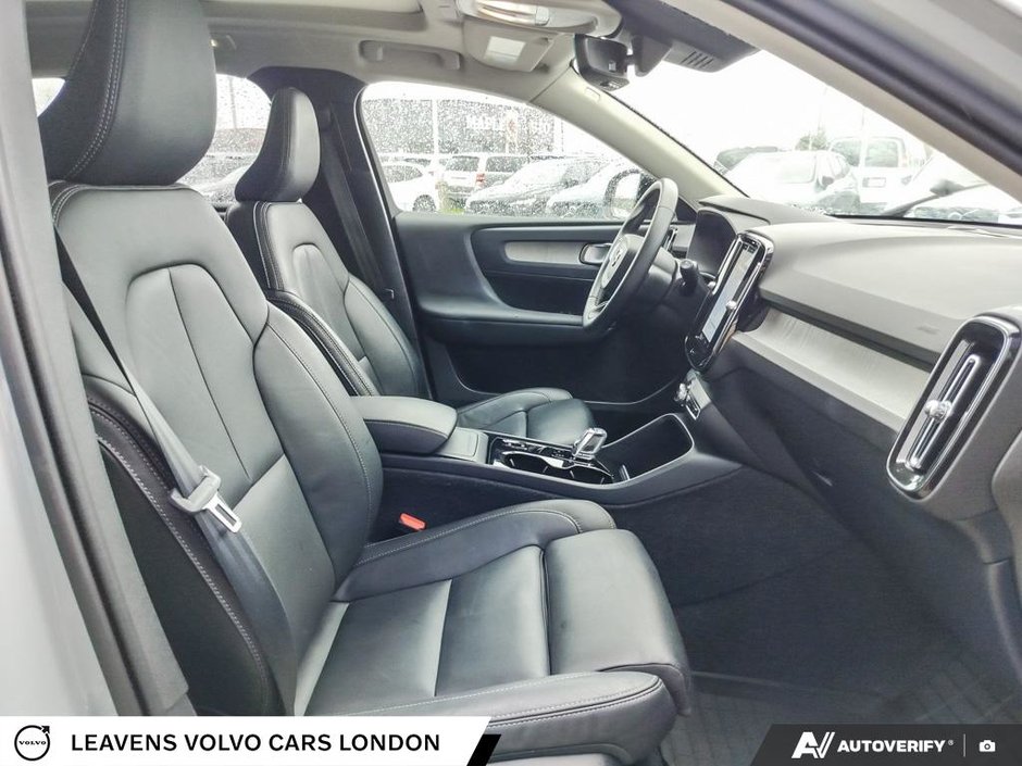 2025 Volvo XC40 PLUS DARK THEME-21