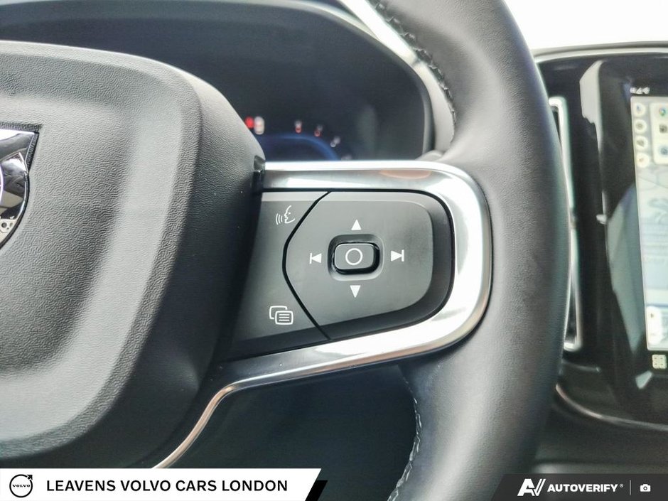 2025 Volvo XC40 PLUS DARK THEME-15