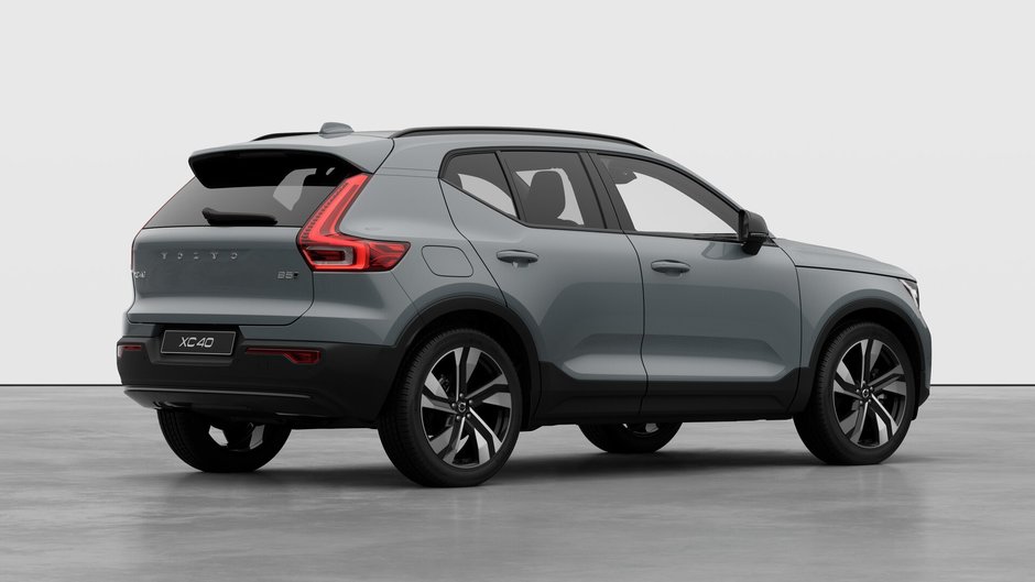 2026 Volvo XC40 ULTRA DARK THEME-3