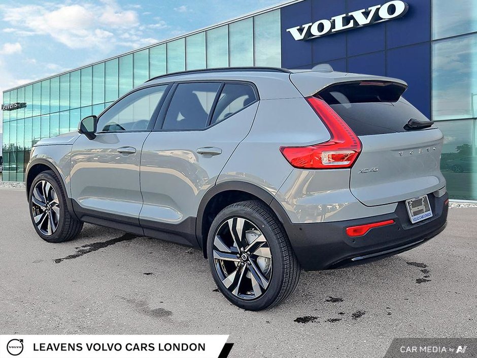 2026 Volvo XC40 ULTRA DARK THEME-3