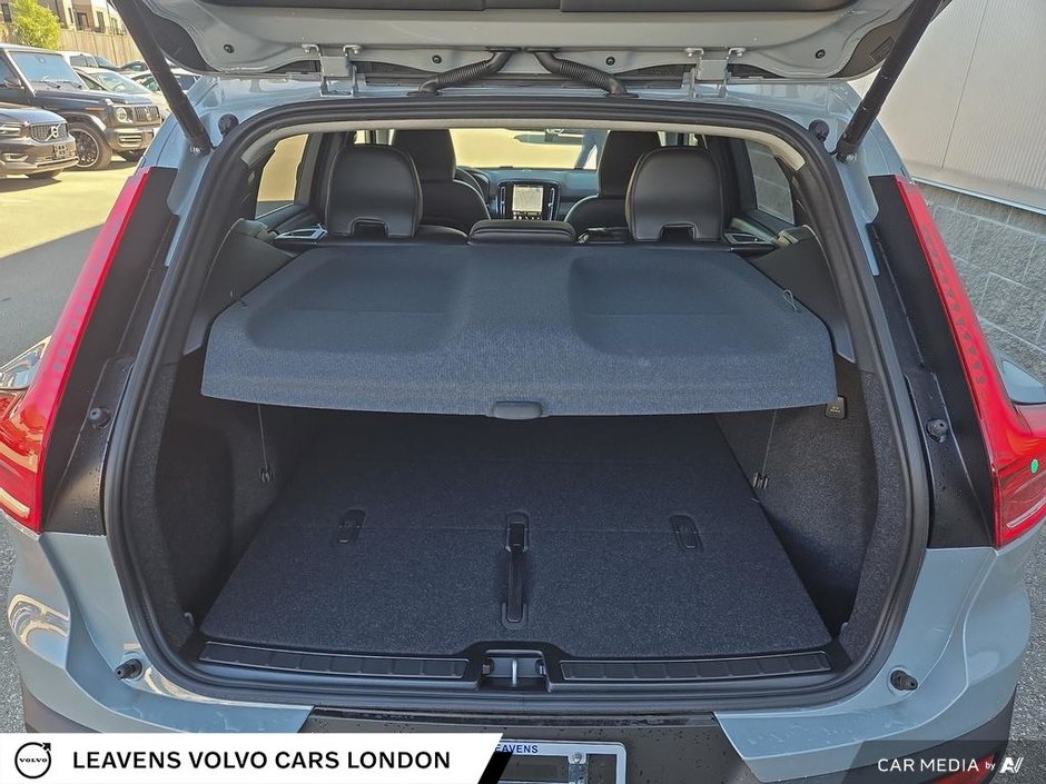 2026 Volvo XC40 ULTRA DARK THEME-11