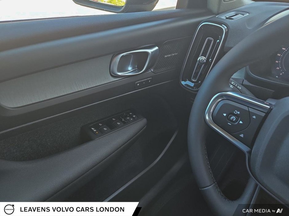 2026 Volvo XC40 ULTRA DARK THEME-16