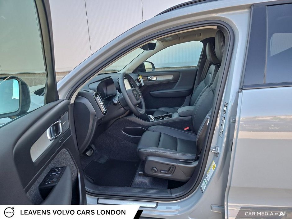 2026 Volvo XC40 ULTRA DARK THEME-25