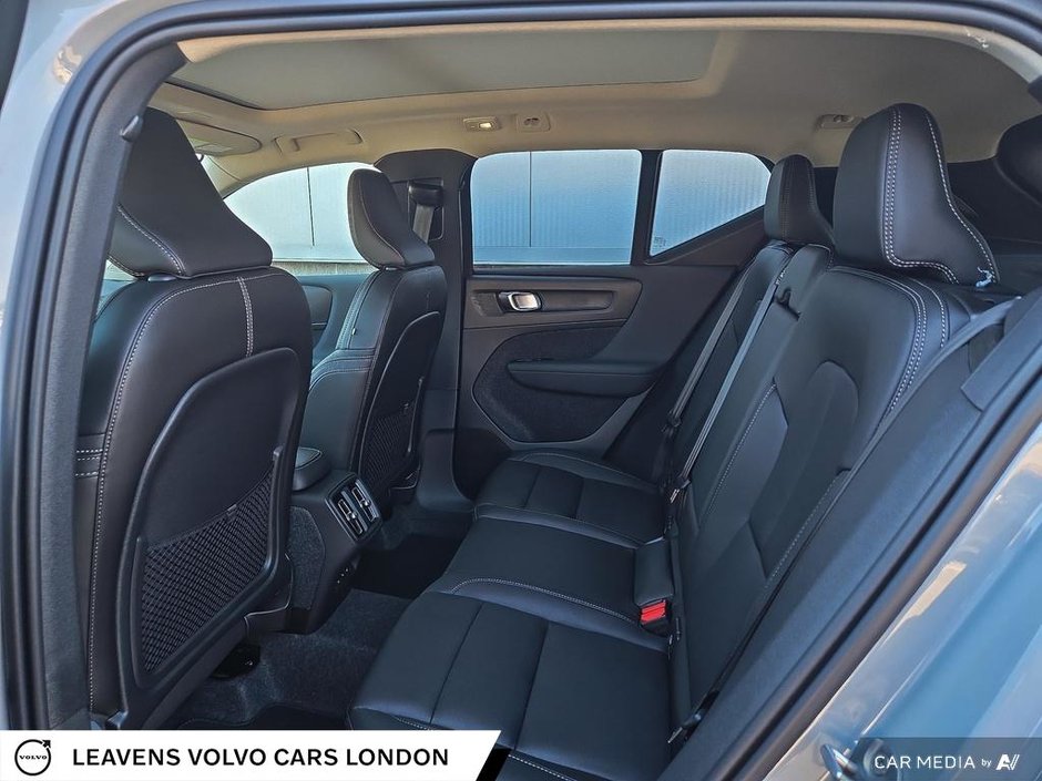 2026 Volvo XC40 ULTRA DARK THEME-22
