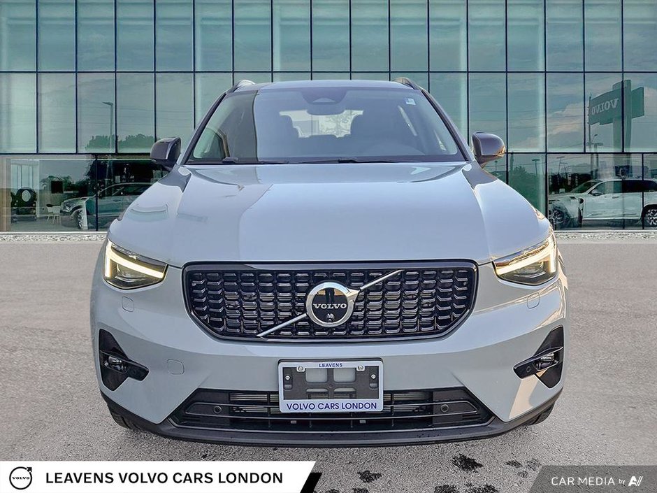 2026 Volvo XC40 ULTRA DARK THEME-1
