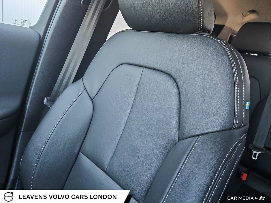 2026 Volvo XC40 ULTRA DARK THEME-19