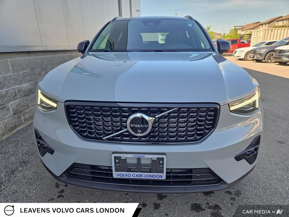 2026 Volvo XC40 ULTRA DARK THEME-8