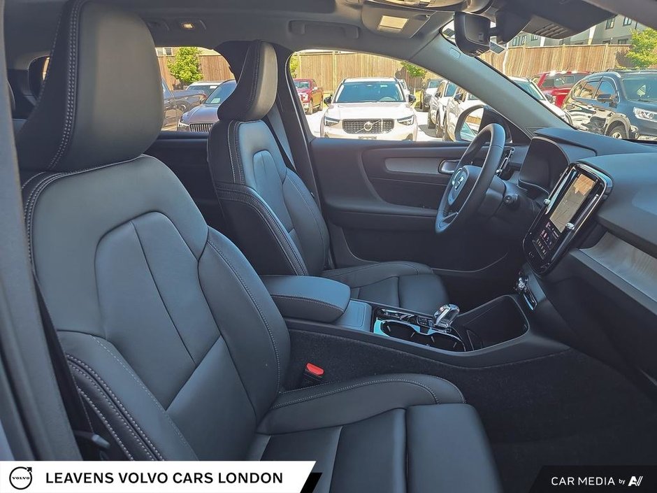 2026 Volvo XC40 ULTRA DARK THEME-21