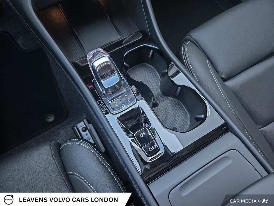 2026 Volvo XC40 ULTRA DARK THEME-17