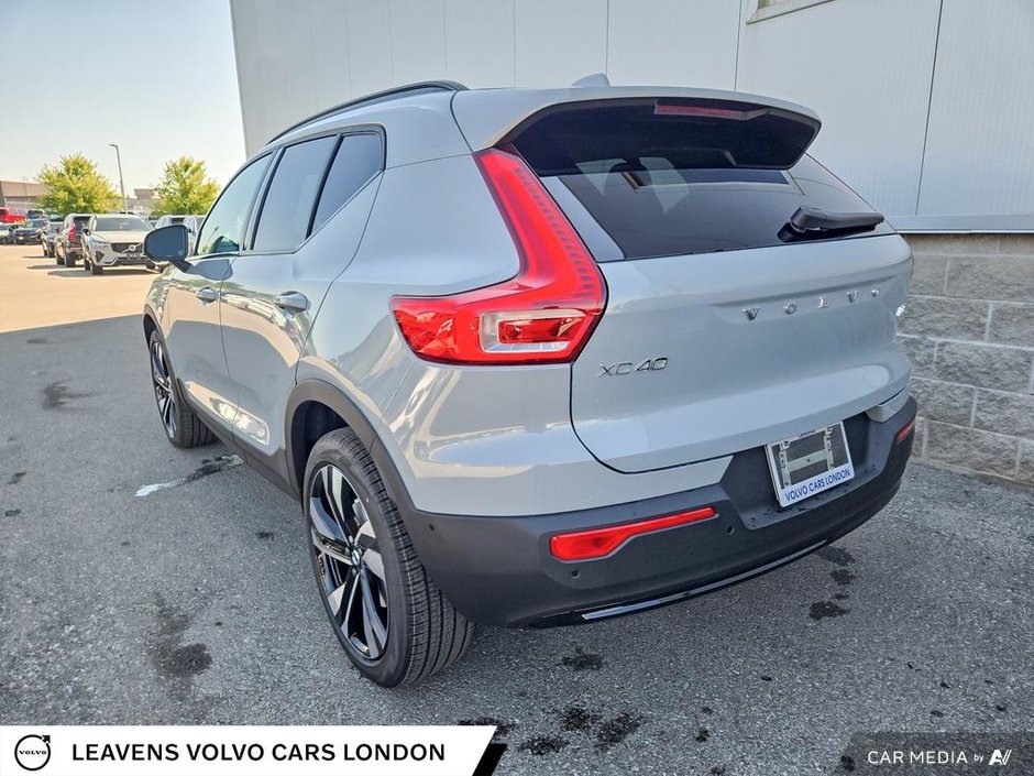2026 Volvo XC40 ULTRA DARK THEME-10