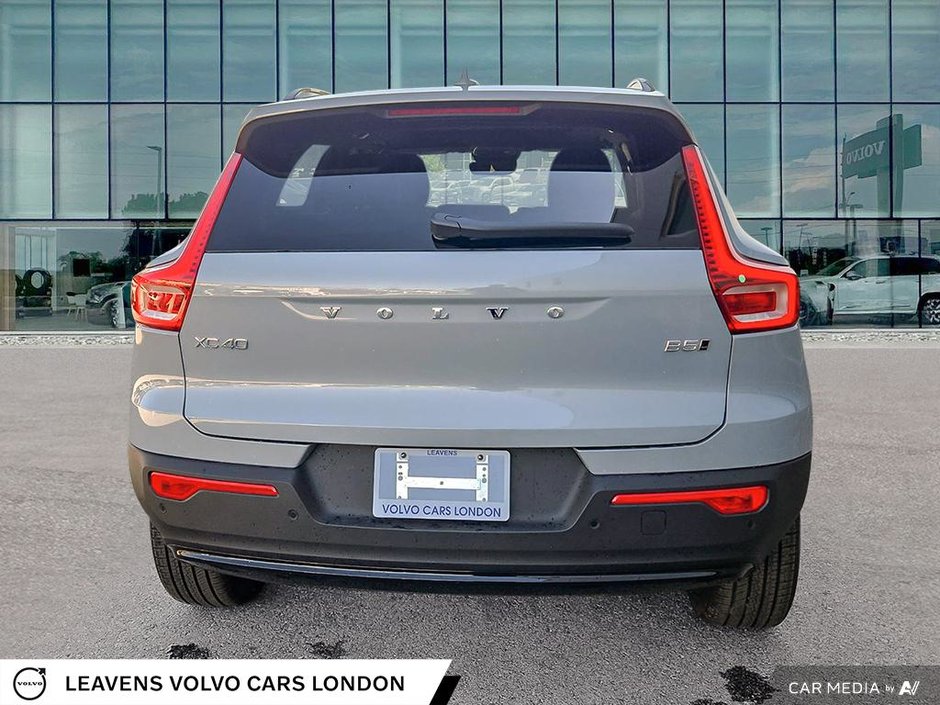 2026 Volvo XC40 ULTRA DARK THEME-4