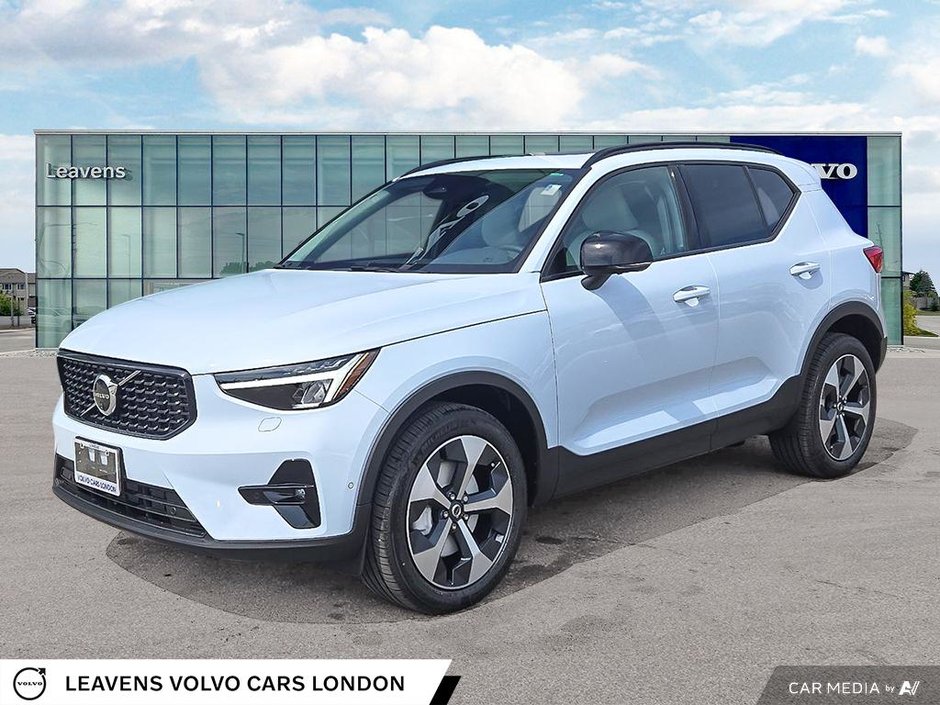2026 Volvo XC40 PLUS DARK THEME-2