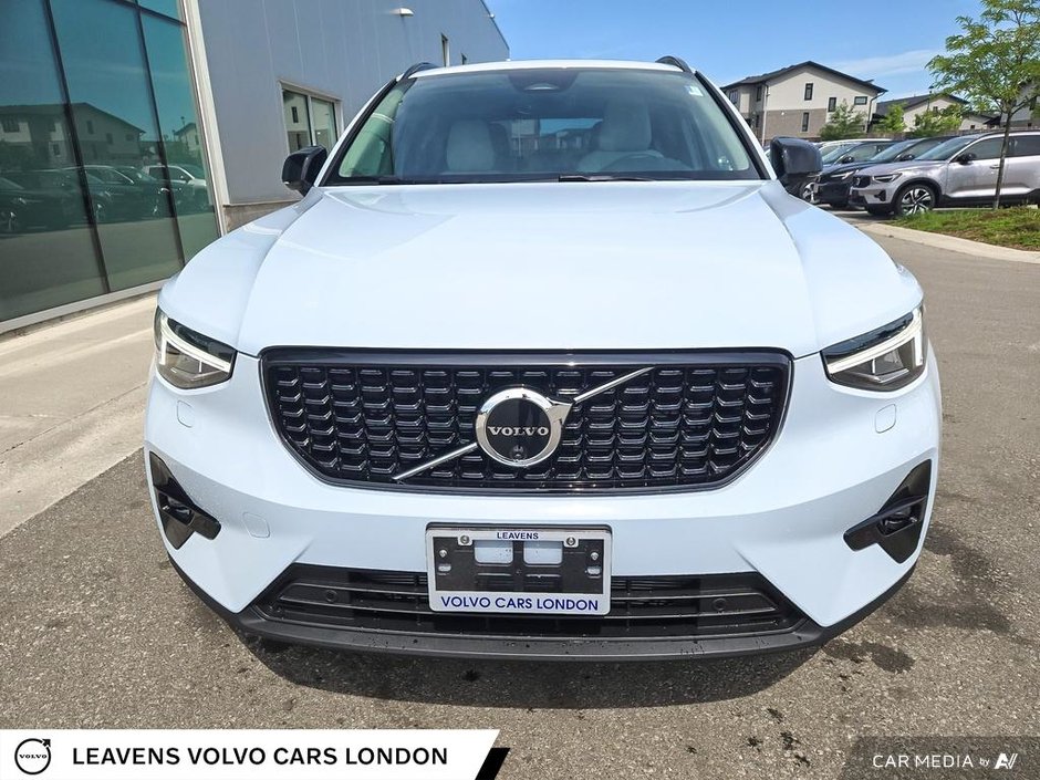 2026 Volvo XC40 PLUS DARK THEME-8