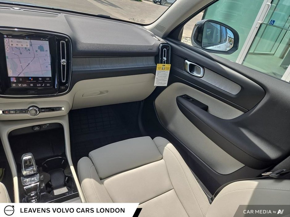 2026 Volvo XC40 PLUS DARK THEME-24