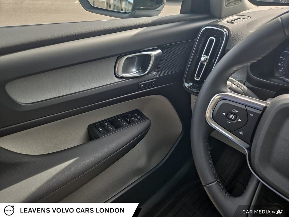 2026 Volvo XC40 PLUS DARK THEME-16
