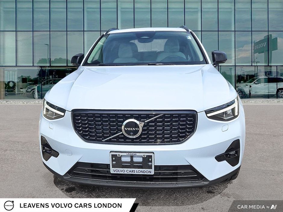 2026 Volvo XC40 PLUS DARK THEME-1