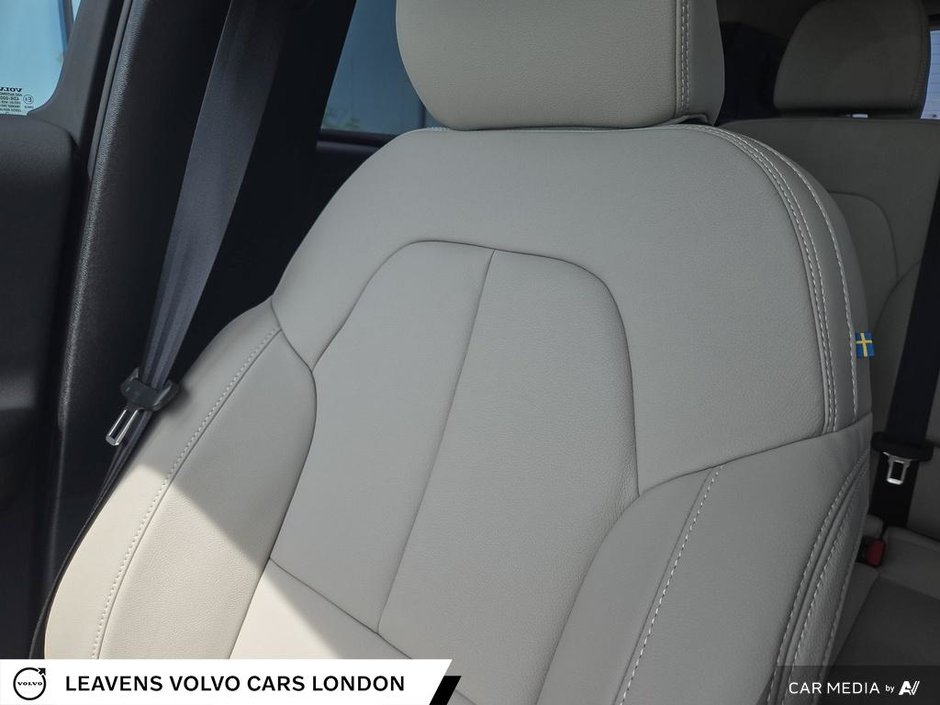 2026 Volvo XC40 PLUS DARK THEME-19