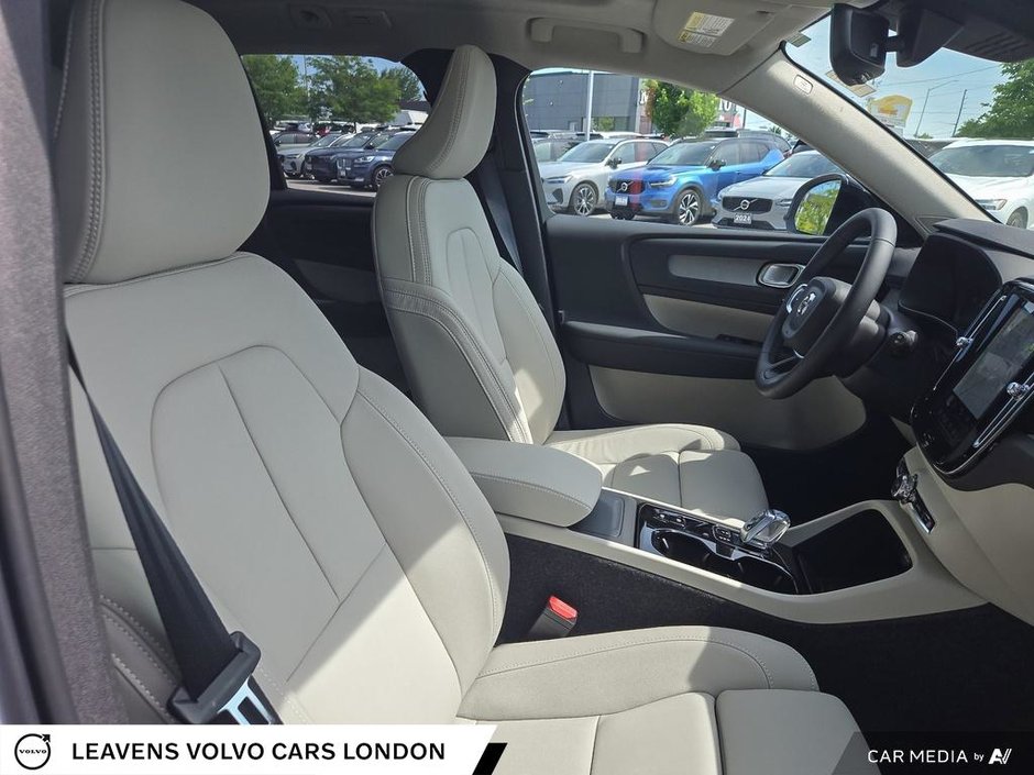 2026 Volvo XC40 PLUS DARK THEME-21