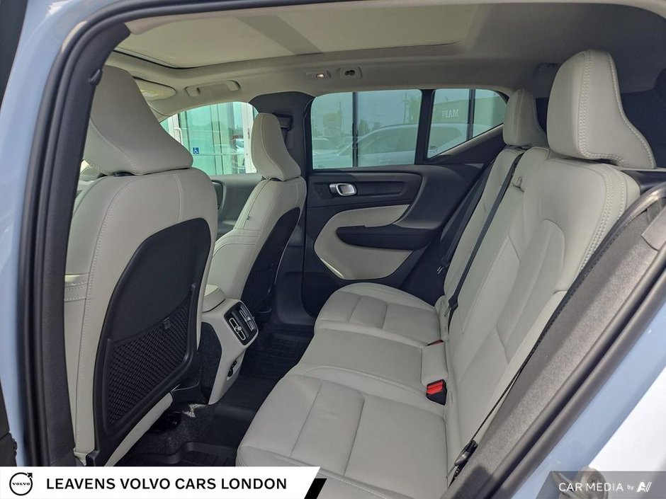 2026 Volvo XC40 PLUS DARK THEME-22