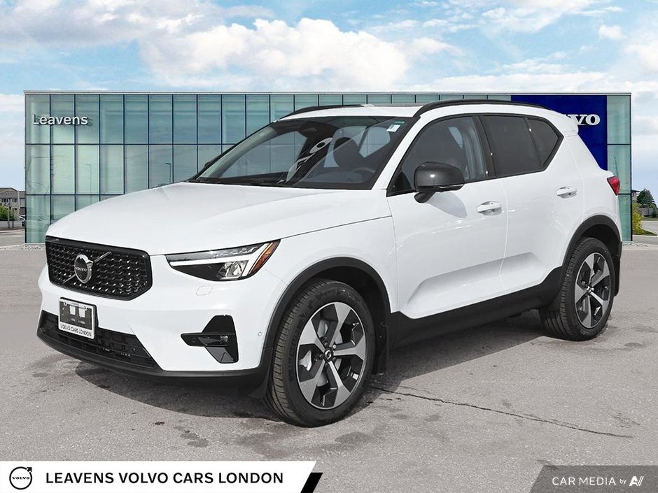 2026 Volvo XC40 PLUS DARK THEME-2