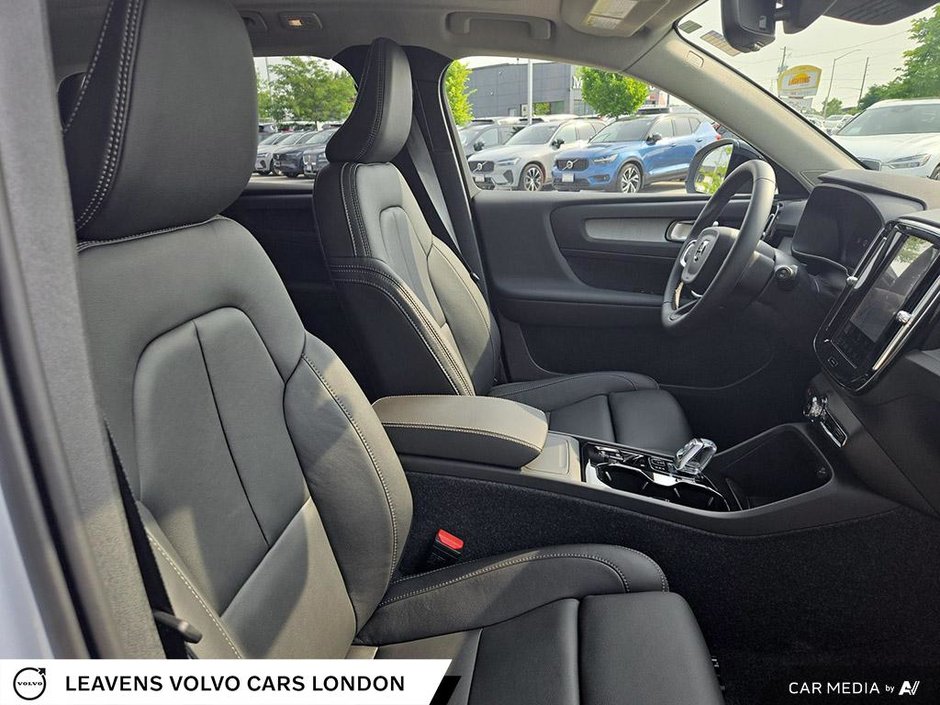 2026 Volvo XC40 PLUS DARK THEME-26