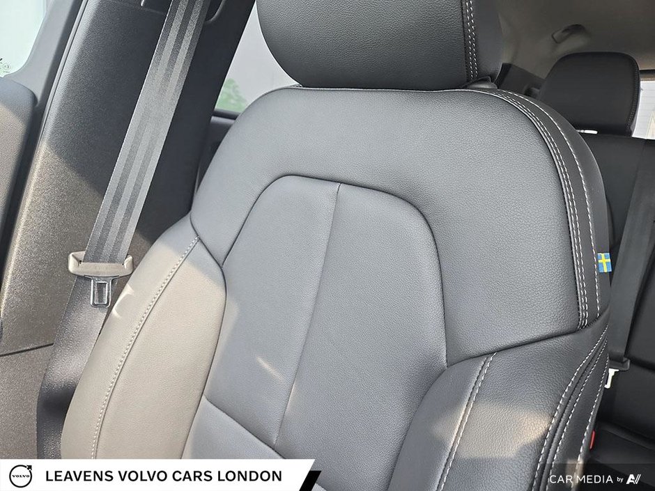 2026 Volvo XC40 PLUS DARK THEME-25