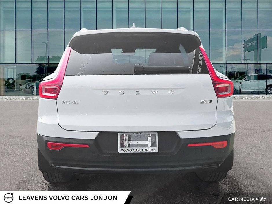 2026 Volvo XC40 PLUS DARK THEME-4