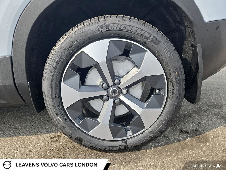 2026 Volvo XC40 PLUS DARK THEME-7