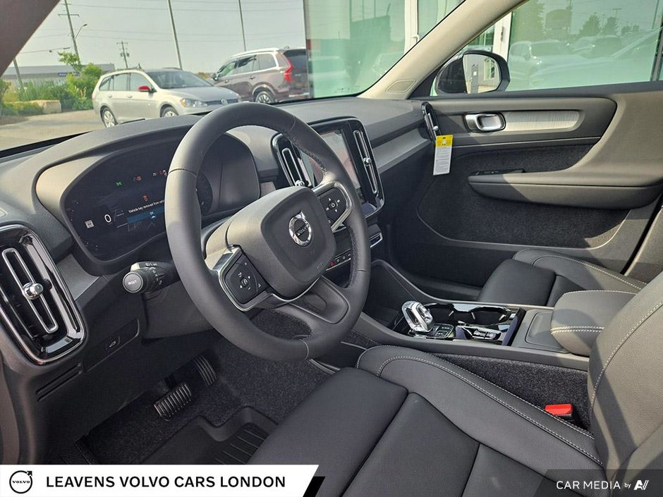 2026 Volvo XC40 PLUS DARK THEME-12