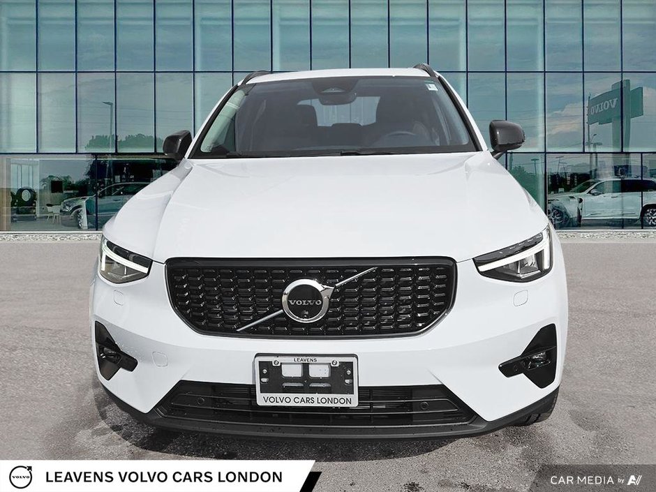 2026 Volvo XC40 PLUS DARK THEME-1