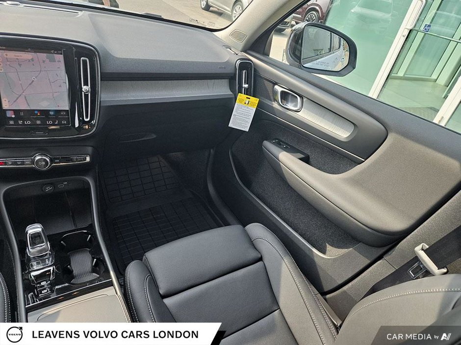 2026 Volvo XC40 PLUS DARK THEME-24