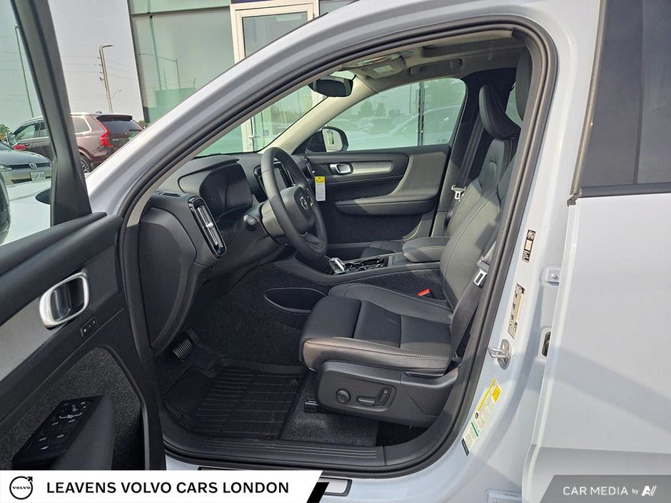 2026 Volvo XC40 PLUS DARK THEME-29