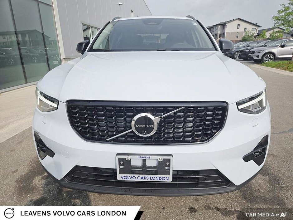 2026 Volvo XC40 PLUS DARK THEME-5