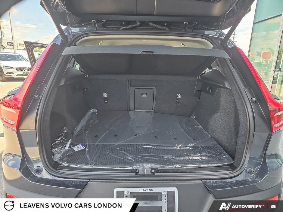 2026 Volvo XC40 CORE DARK THEME-11