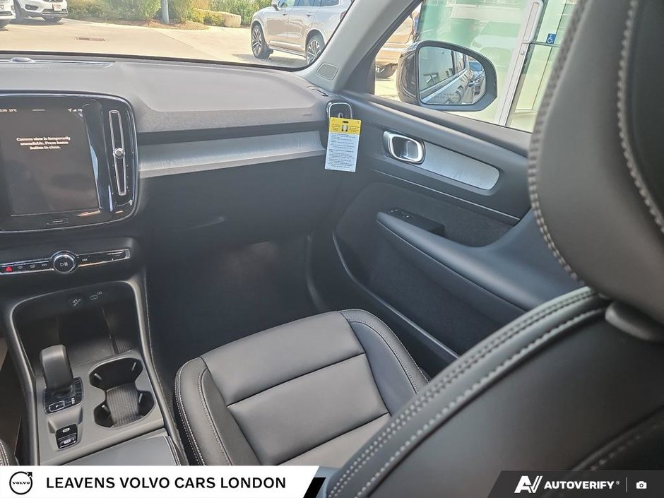2026 Volvo XC40 CORE DARK THEME-24