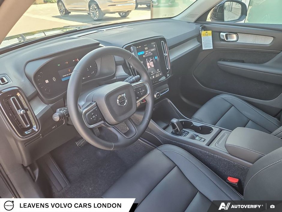 2026 Volvo XC40 CORE DARK THEME-12