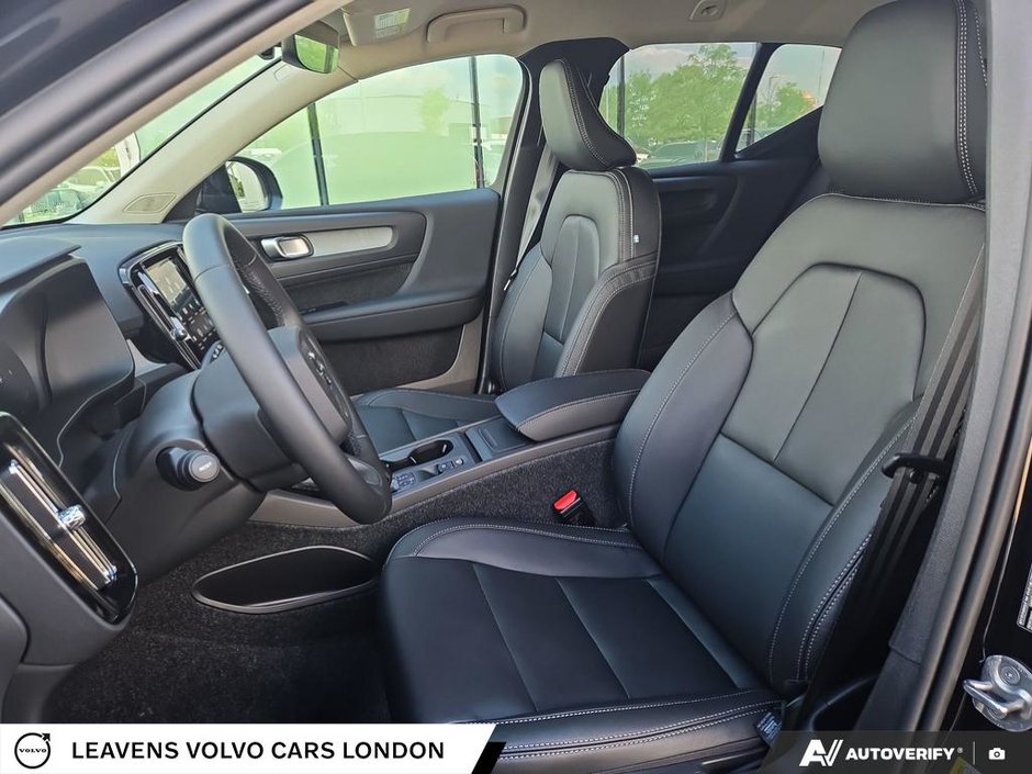 2026 Volvo XC40 CORE DARK THEME-25