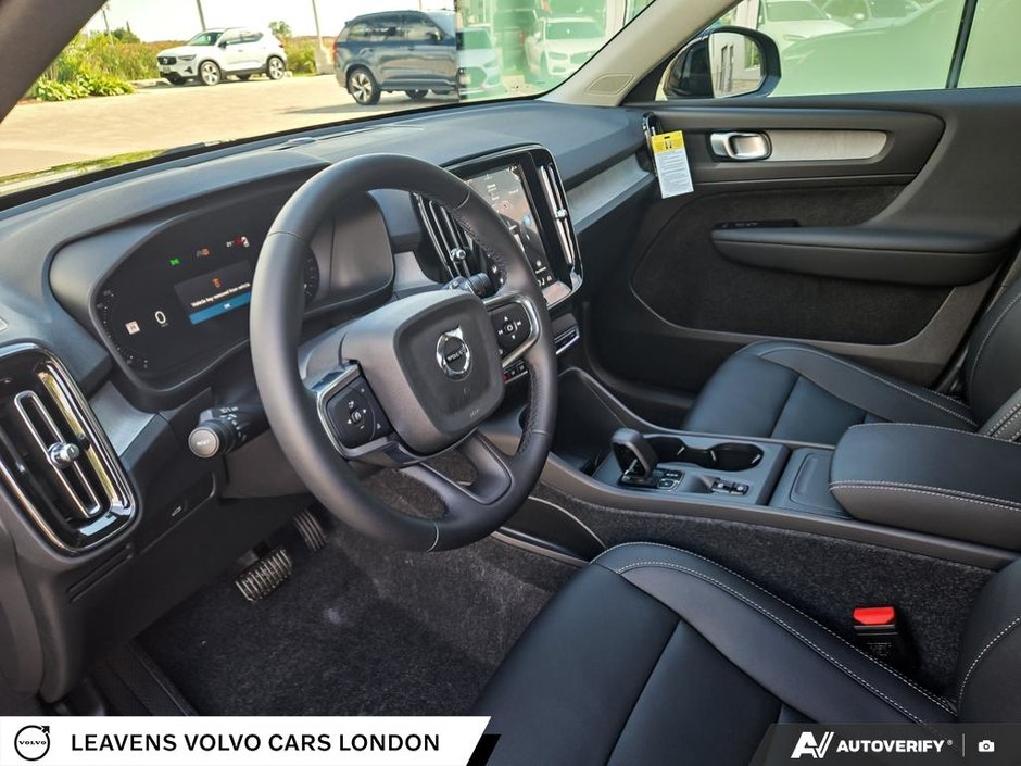 2026 Volvo XC40 CORE DARK THEME-12