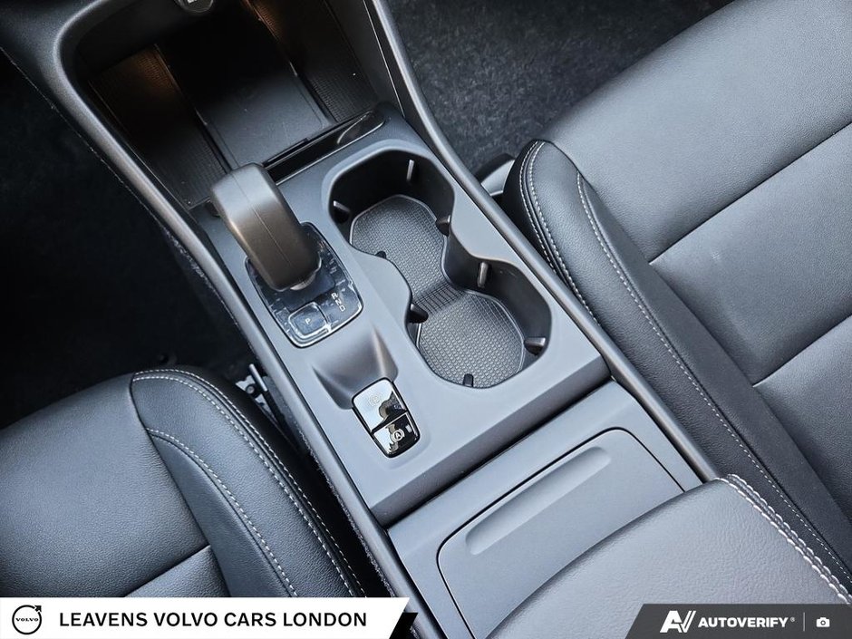 2026 Volvo XC40 CORE DARK THEME-17
