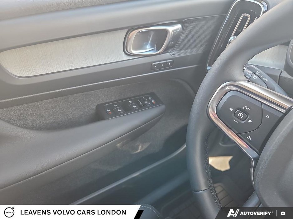 2026 Volvo XC40 PLUS DARK THEME-16