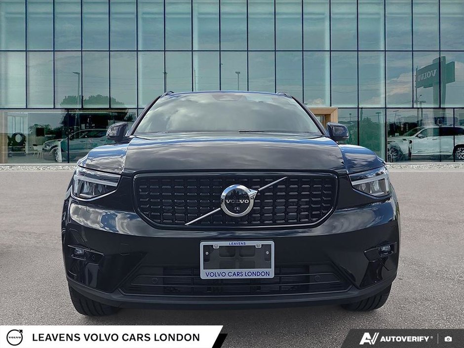 2026 Volvo XC40 PLUS DARK THEME-1