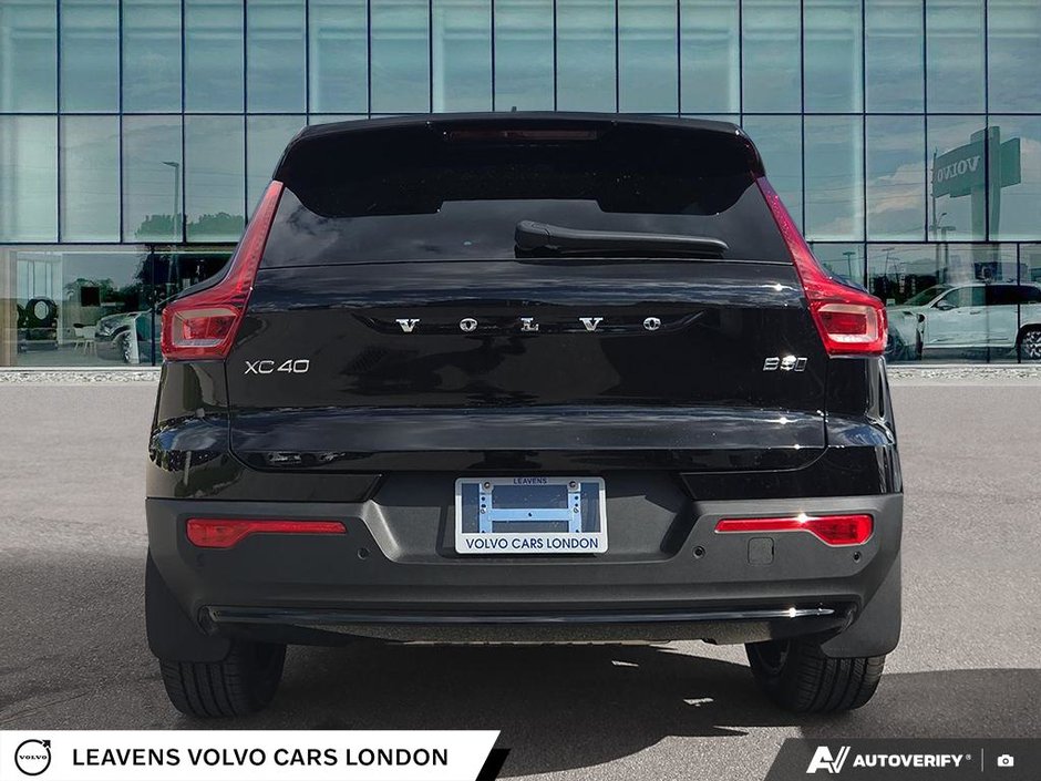 2026 Volvo XC40 PLUS DARK THEME-4