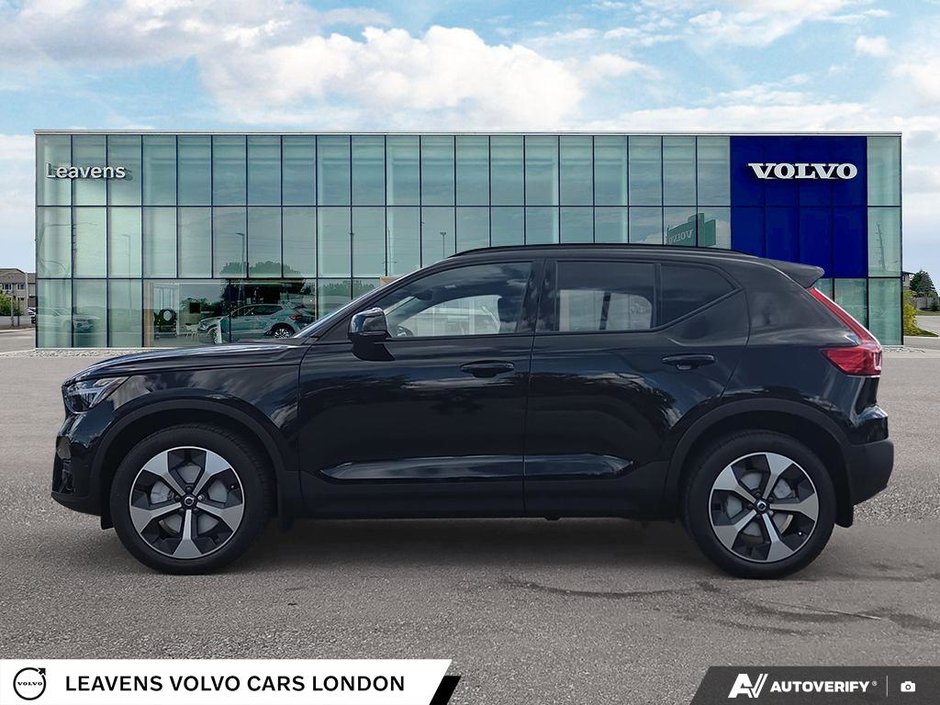 2026 Volvo XC40 PLUS DARK THEME-2