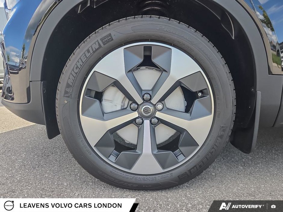 2026 Volvo XC40 PLUS DARK THEME-5