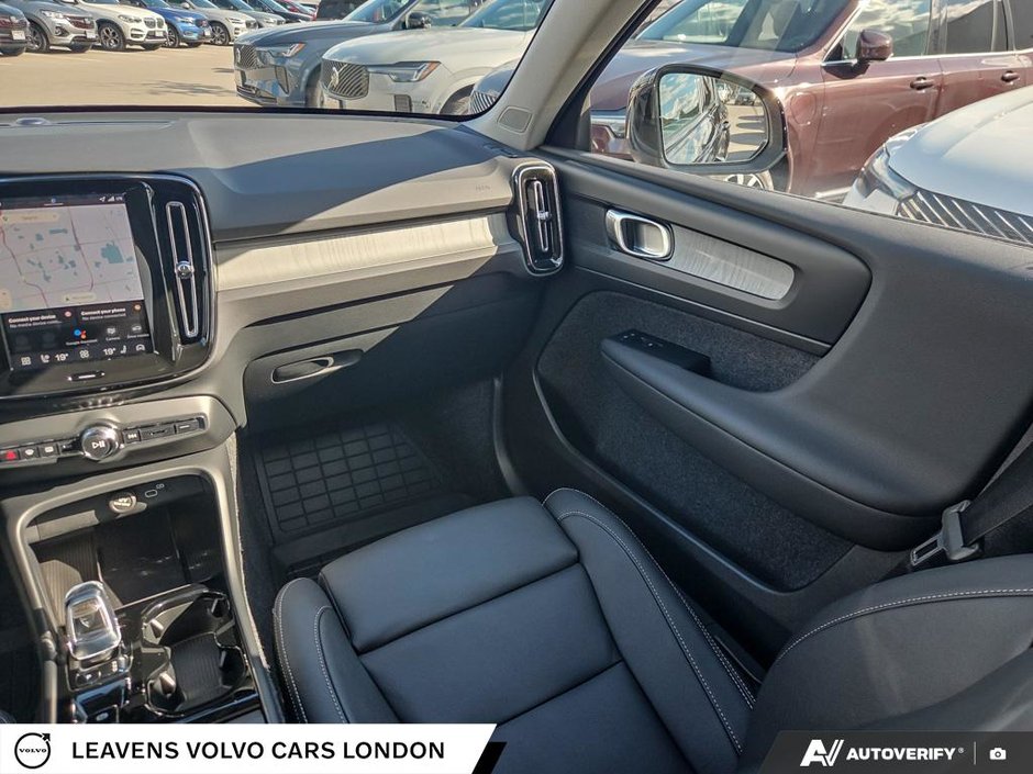 2026 Volvo XC40 PLUS DARK THEME-24