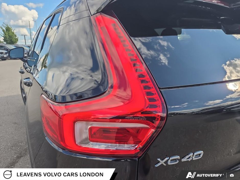 2026 Volvo XC40 PLUS DARK THEME-10