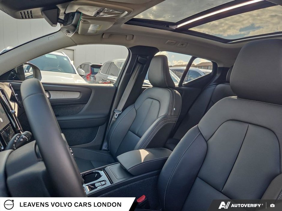 2026 Volvo XC40 PLUS DARK THEME-25