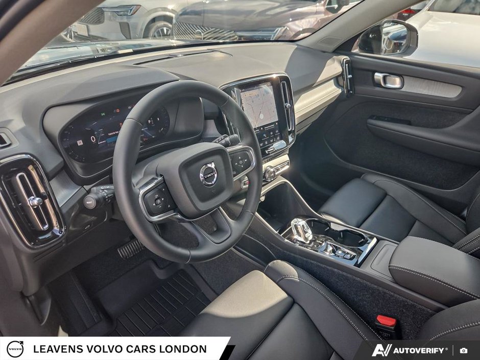 2026 Volvo XC40 PLUS DARK THEME-12