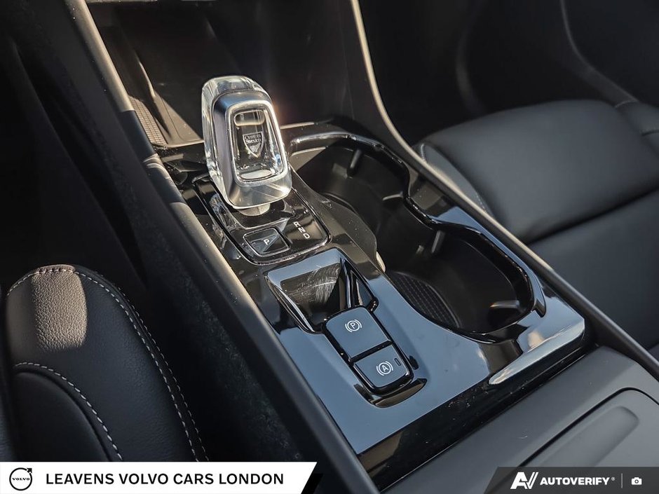 2026 Volvo XC40 PLUS DARK THEME-17